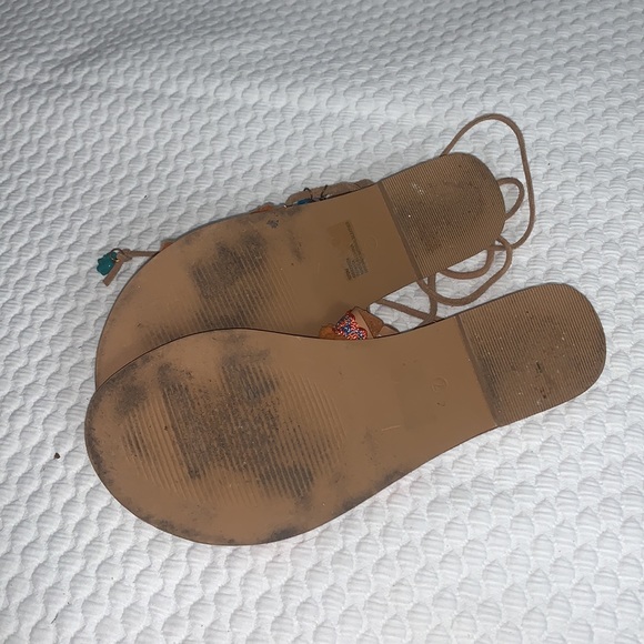 Strappy Gladiator sandal with charms - Picture 3 of 3